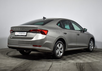 Подержанный автомобиль Skoda Octavia Liftback 2020 года (5 фото)