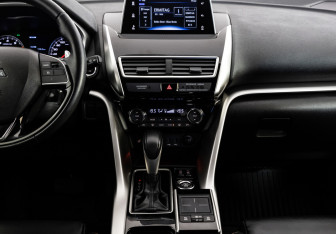 Подержанный автомобиль Mitsubishi Eclipse Cross 2018 года (15 фото)