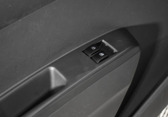 Подержанный автомобиль Chevrolet Spark 2012 года (10 фото)