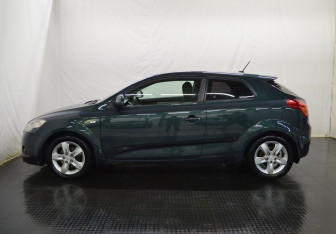 Подержанный автомобиль Kia Ceed Hatchback 2009 года (8 фото)