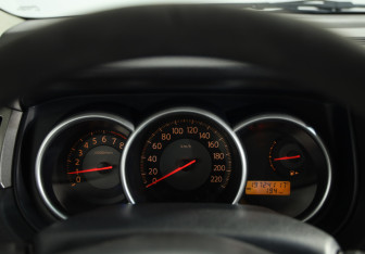 Подержанный автомобиль Nissan Tiida Hatchback 2008 года (12 фото)