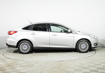 Подержанный автомобиль Ford Focus Sedan 2016 года (4 фото)