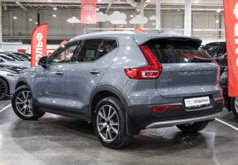 Подержанный автомобиль Volvo XC40 2019 года (10 фото)