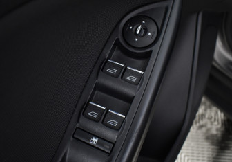 Подержанный автомобиль Ford Focus Sedan 2012 года (14 фото)