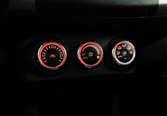 Подержанный автомобиль Peugeot 4007 2012 года (15 фото)