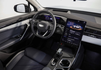 Подержанный автомобиль Geely Atlas 2024 года (8 фото)