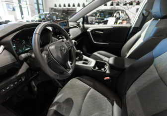 Новый Toyota RAV4 2025 (16 фото)