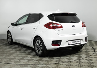 Подержанный автомобиль Kia Ceed Hatchback 2017 года (7 фото)