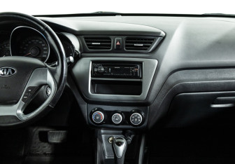 Подержанный автомобиль Kia Rio Sedan 2015 года (14 фото)