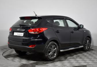 Подержанный автомобиль Hyundai ix35 2014 года (5 фото)