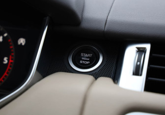 Подержанный автомобиль Land Rover Range Rover Sport 2018 года (22 фото)