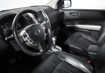 Подержанный автомобиль Nissan X-Trail 2012 года (9 фото)