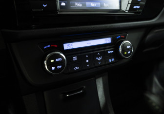 Подержанный автомобиль Toyota Corolla Sedan 2014 года (16 фото)