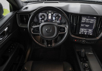 Подержанный автомобиль Volvo XC60 2019 года (13 фото)