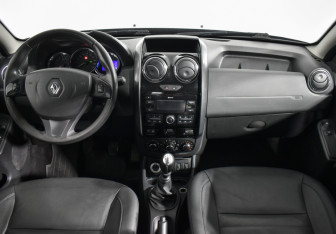 Подержанный автомобиль Renault Duster 2018 года (13 фото)