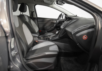Подержанный автомобиль Ford Focus Sedan 2013 года (18 фото)