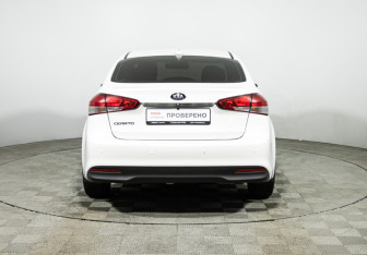 Подержанный автомобиль Kia Cerato Sedan 2018 года (6 фото)