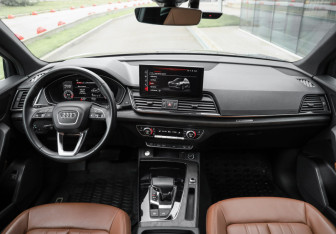Подержанный автомобиль Audi Q5 2021 года (14 фото)