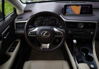 Подержанный автомобиль Lexus RX 2019 года (11 фото)
