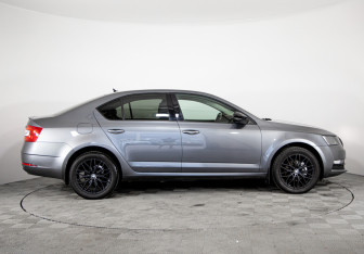 Подержанный автомобиль Skoda Octavia Liftback 2017 года (4 фото)