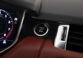 Подержанный автомобиль Land Rover Range Rover Sport 2021 года (21 фото)