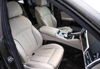 Подержанный автомобиль BMW X6 2021 года (24 фото)