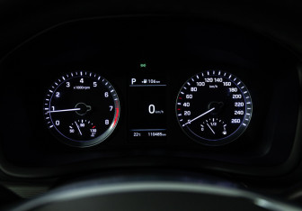Подержанный автомобиль Hyundai Sonata 2017 года (12 фото)
