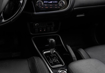 Подержанный автомобиль Mitsubishi Outlander 2018 года (13 фото)