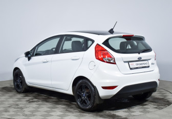 Подержанный автомобиль Ford Fiesta Hatchback 2017 года (7 фото)