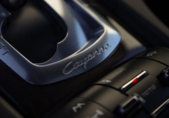 Подержанный автомобиль Porsche Cayenne 2012 года (26 фото)