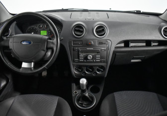 Подержанный автомобиль Ford Fusion 2007 года (16 фото)