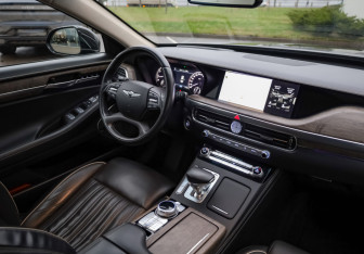 Подержанный автомобиль Genesis G90 2020 года (10 фото)
