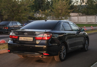 Подержанный автомобиль Toyota Camry Sedan 2016 года (6 фото)
