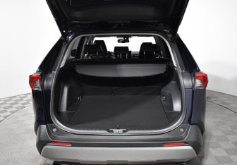 Подержанный автомобиль Toyota RAV4 2019 года (20 фото)
