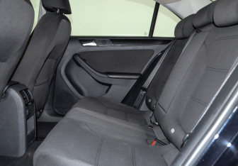 Подержанный автомобиль Volkswagen Jetta Sedan 2013 года (12 фото)