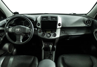 Подержанный автомобиль Toyota RAV4 2007 года (13 фото)