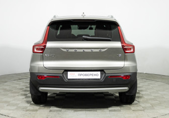 Подержанный автомобиль Volvo XC40 2021 года (6 фото)