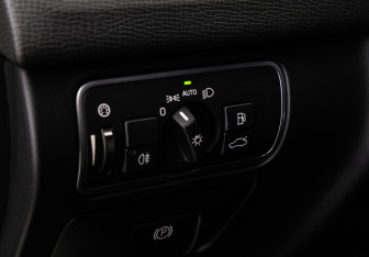 Подержанный автомобиль Volvo XC60 2017 года (16 фото)