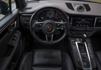 Подержанный автомобиль Porsche Macan 2019 года (11 фото)