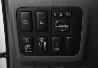 Подержанный автомобиль Toyota Land Cruiser Prado 2002 года (17 фото)