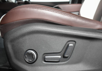 Подержанный автомобиль Geely Monjaro 2023 года (21 фото)