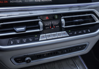 Подержанный автомобиль BMW X5 2021 года (19 фото)