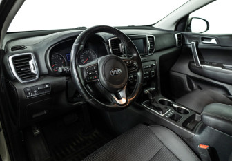 Подержанный автомобиль Kia Sportage 2017 года (11 фото)