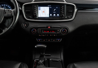 Подержанный автомобиль Kia Sorento 2018 года (12 фото)