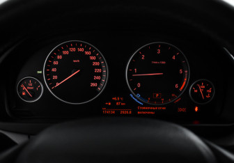 Подержанный автомобиль BMW X5 2015 года (18 фото)