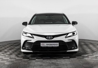 Подержанный автомобиль Toyota Camry Sedan 2021 года (2 фото)