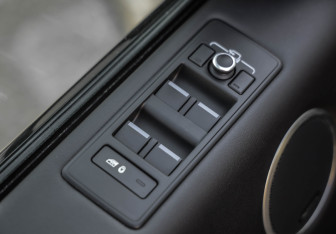 Подержанный автомобиль Land Rover Range Rover Sport 2015 года (25 фото)