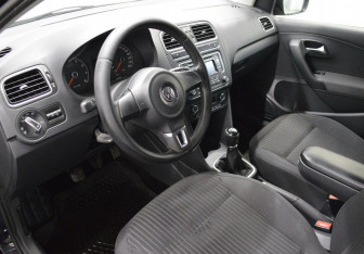 Подержанный автомобиль Volkswagen Polo Sedan 2013 года (10 фото)