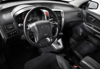 Подержанный автомобиль Hyundai Tucson 2007 года (9 фото)