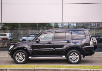 Подержанный автомобиль Mitsubishi Pajero 2018 года (9 фото)